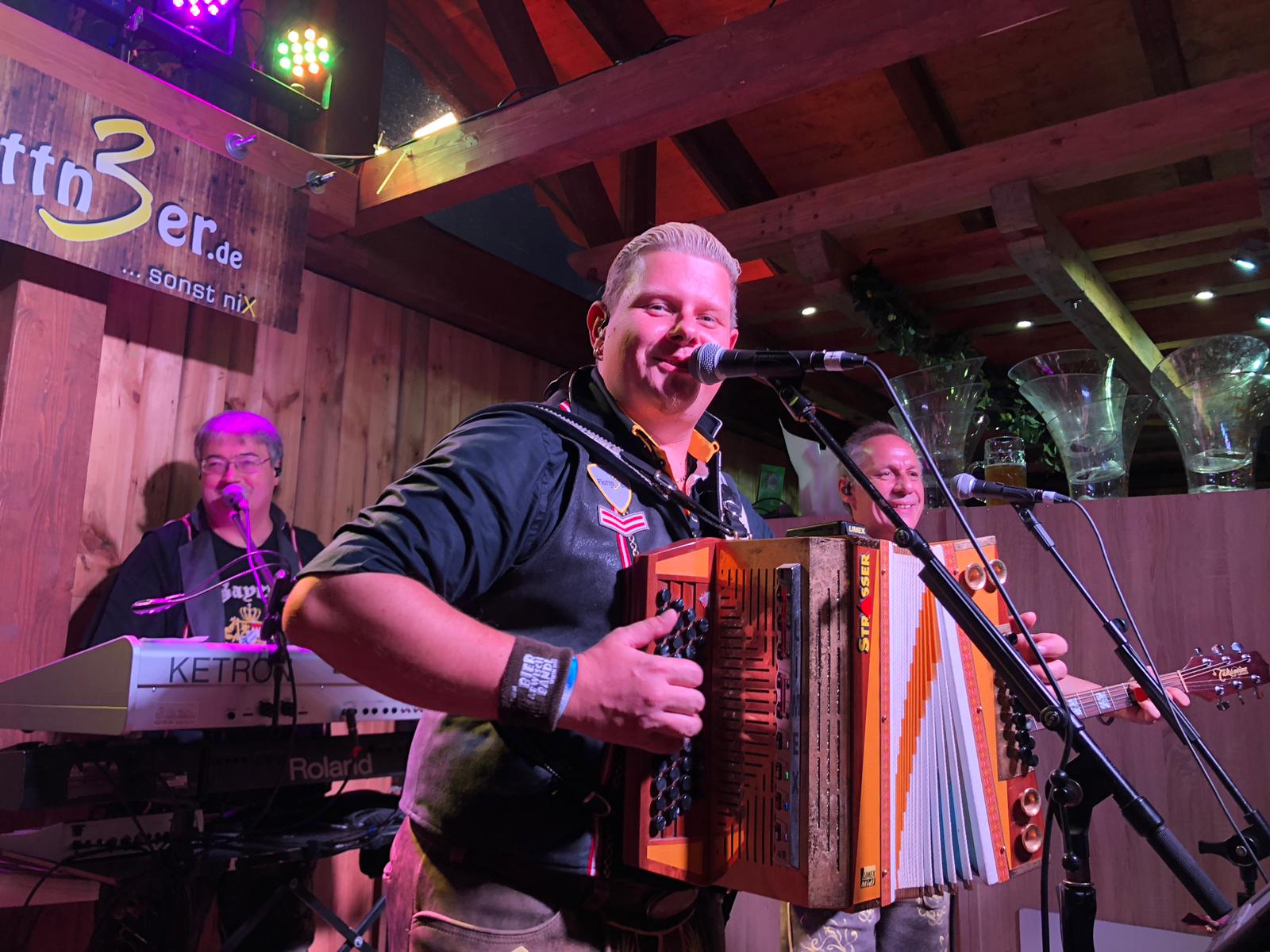 Oktoberfestband Flottn3er im Fisch-Bäda Wiesnstadl